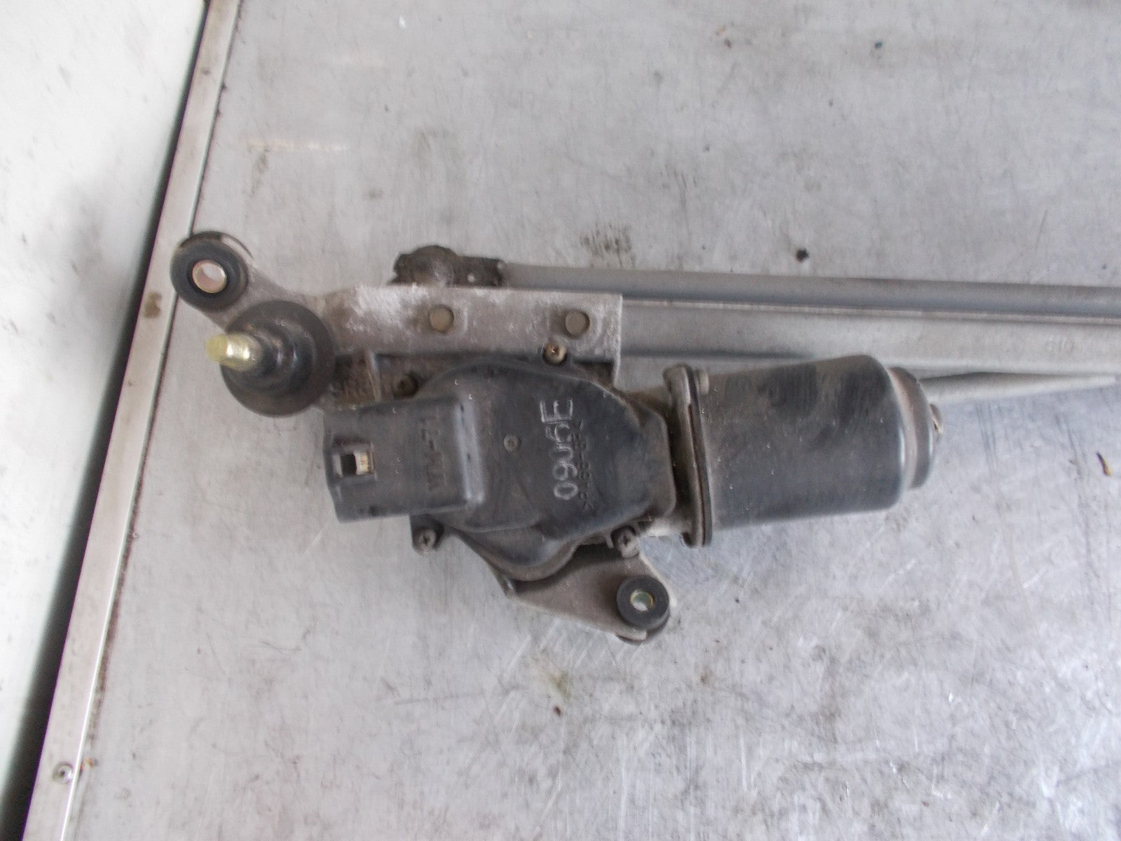 HONDA CRV MK1 2001 FRONT WINDSCREEN WIPER MOTOR LINKAGE MECHANISM