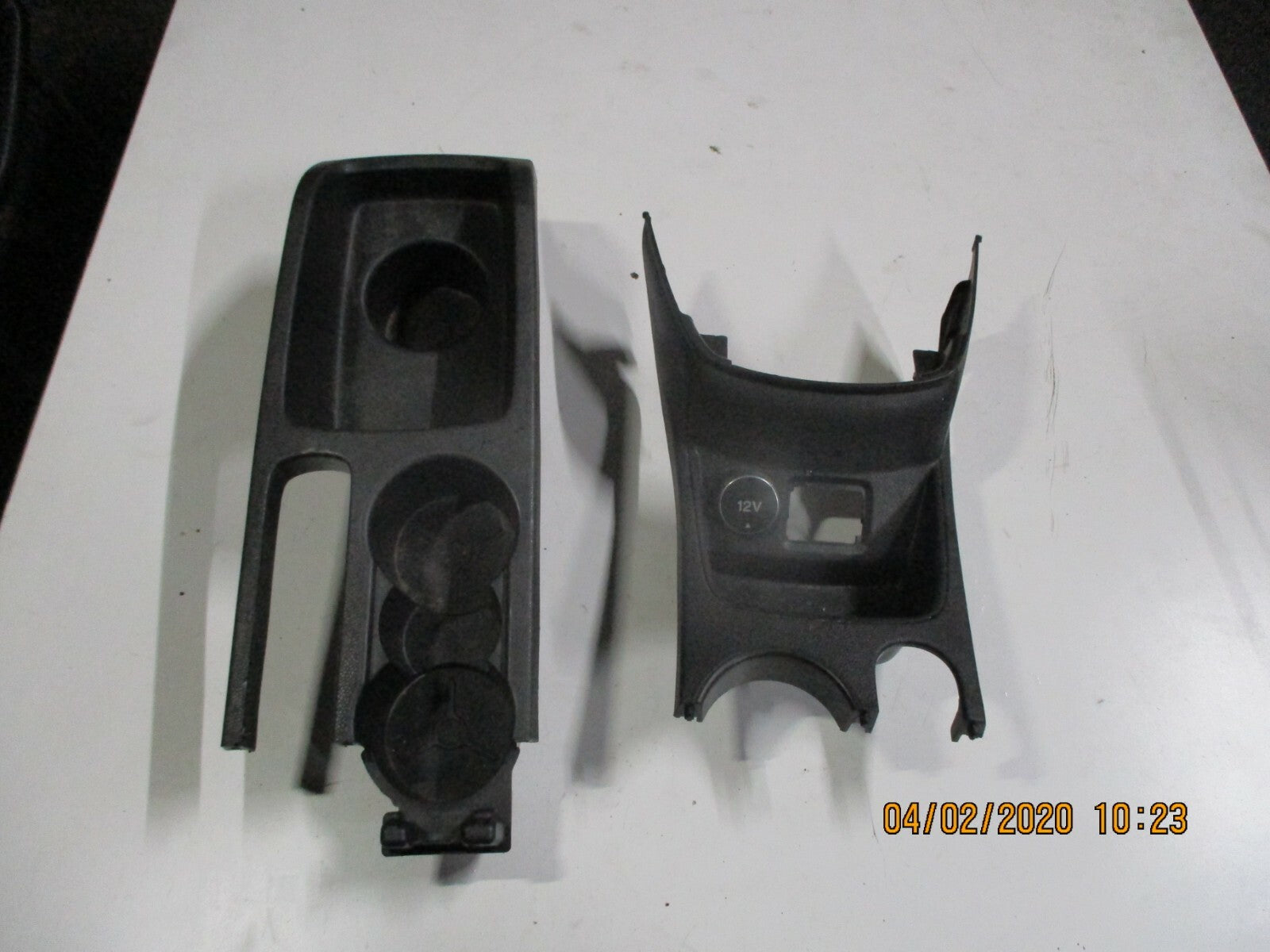 FORD FIESTA MK7 2012 CENTRE CONSOLE PLASTIC TRIM SURROUND SOCKET C1BB-A044C74-B