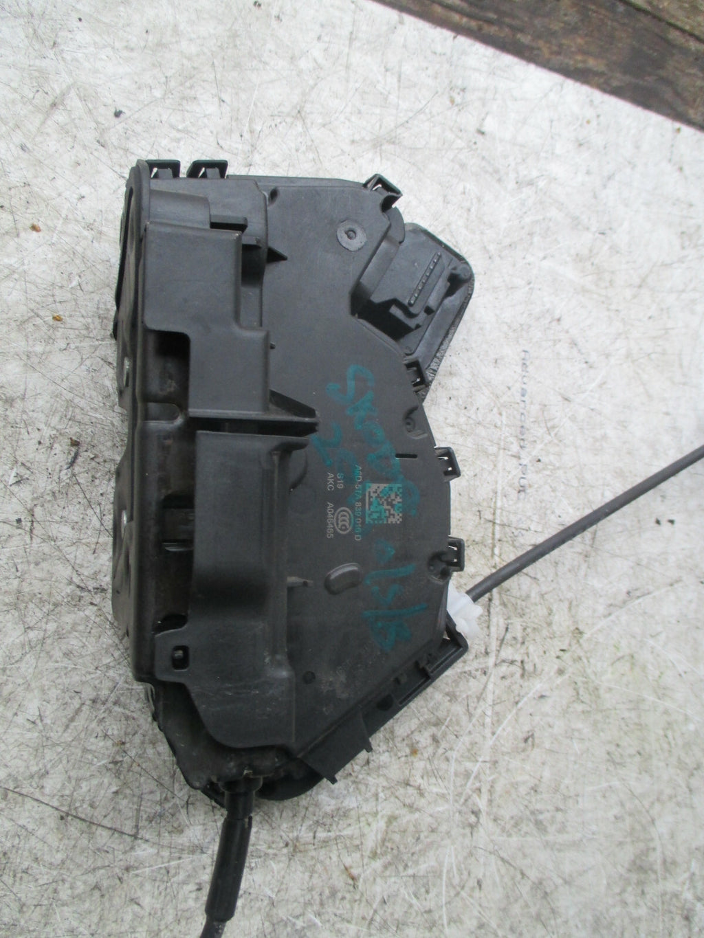 SKODA FABIA 2018 MK3 NJ OSR REAR DRIVER SIDE DOOR LOCK MECHANISM 5E0837349