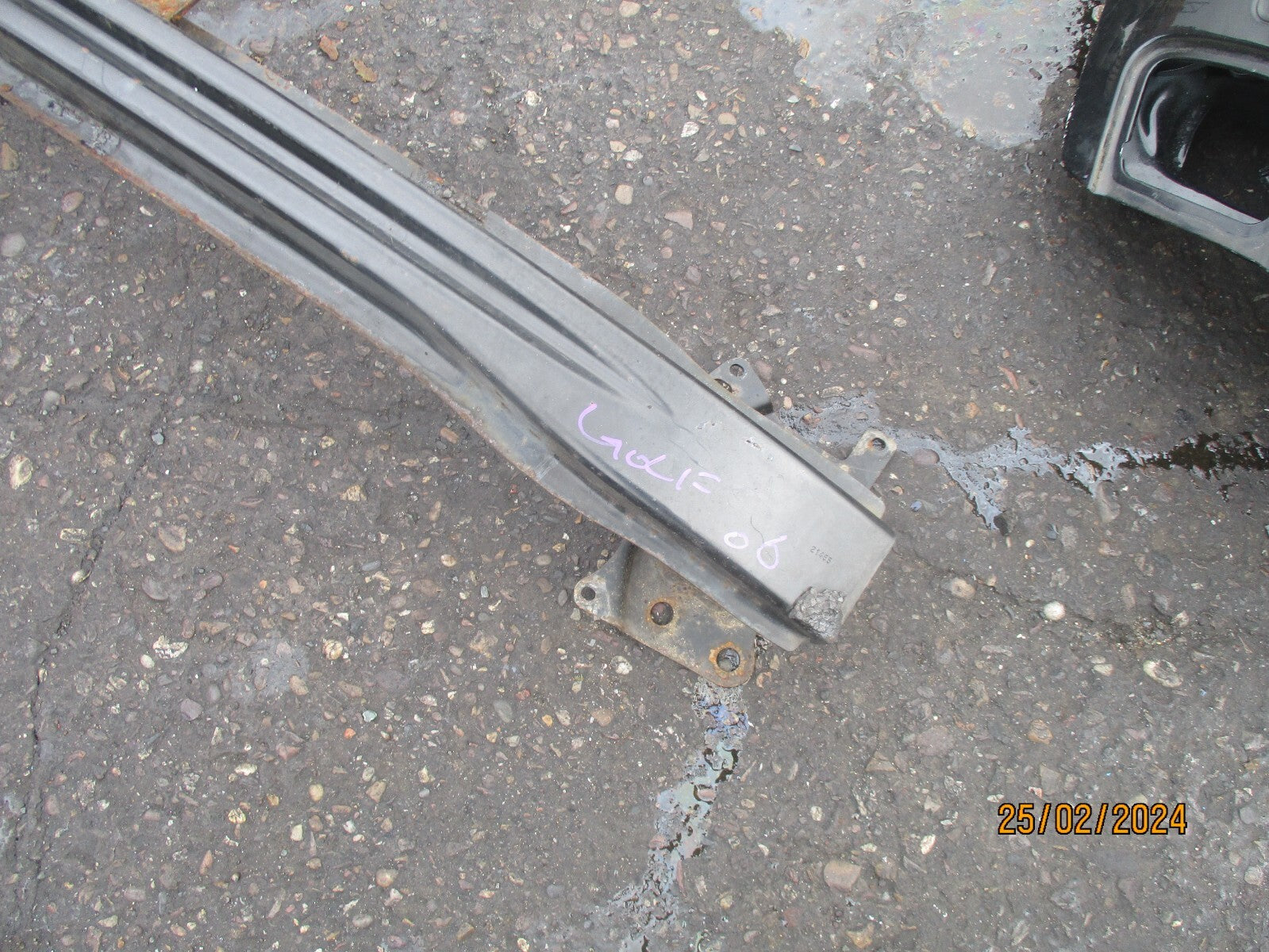 VW VOLKSWAGEN GOLF MK5 2005 3 DOOR FRONT BUMPER REINFORCEMENT CRASH BAR