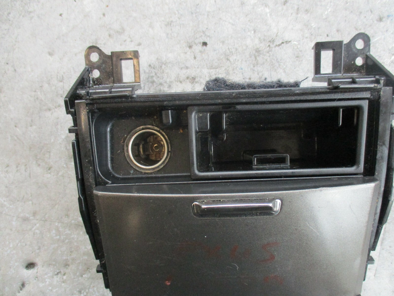 LEXUS IS XE20 CENTRE 12V OUTLET & ASH TRAY GREY