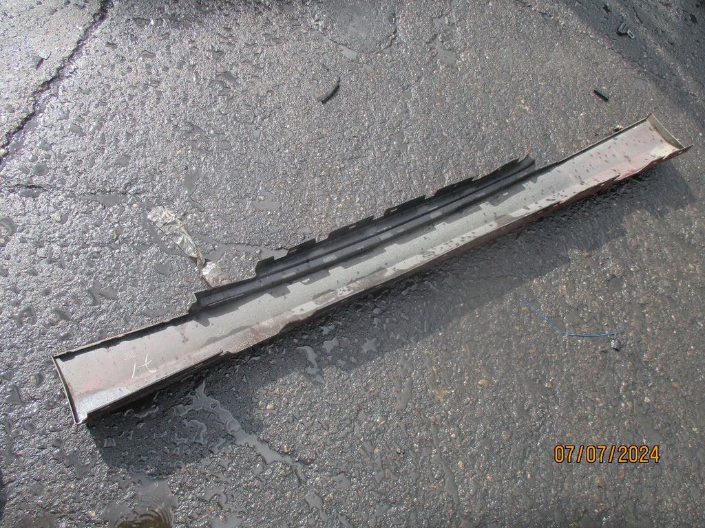BMW 1 SERIES E82 2009 NS PASSENGER SIDE SKIRT VALANCE RED