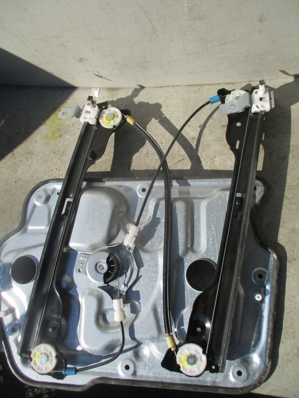 2012 NISSAN QASHQAI J10 NSF PASSENGER SIDE FRONT DOOR WINDOW REGULATOR AND MOTOR