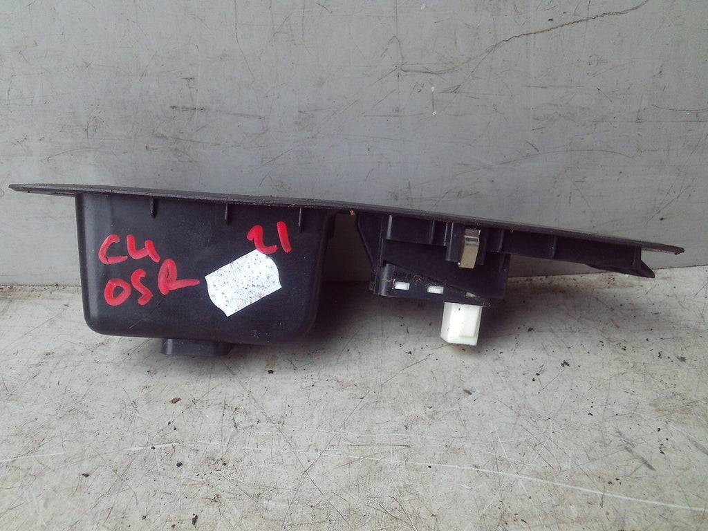 21 CITROEN C4 MK3 OSR DRIVING SIDE REAR RIGHT WINDOW CONTROL SWITCH 9831081480