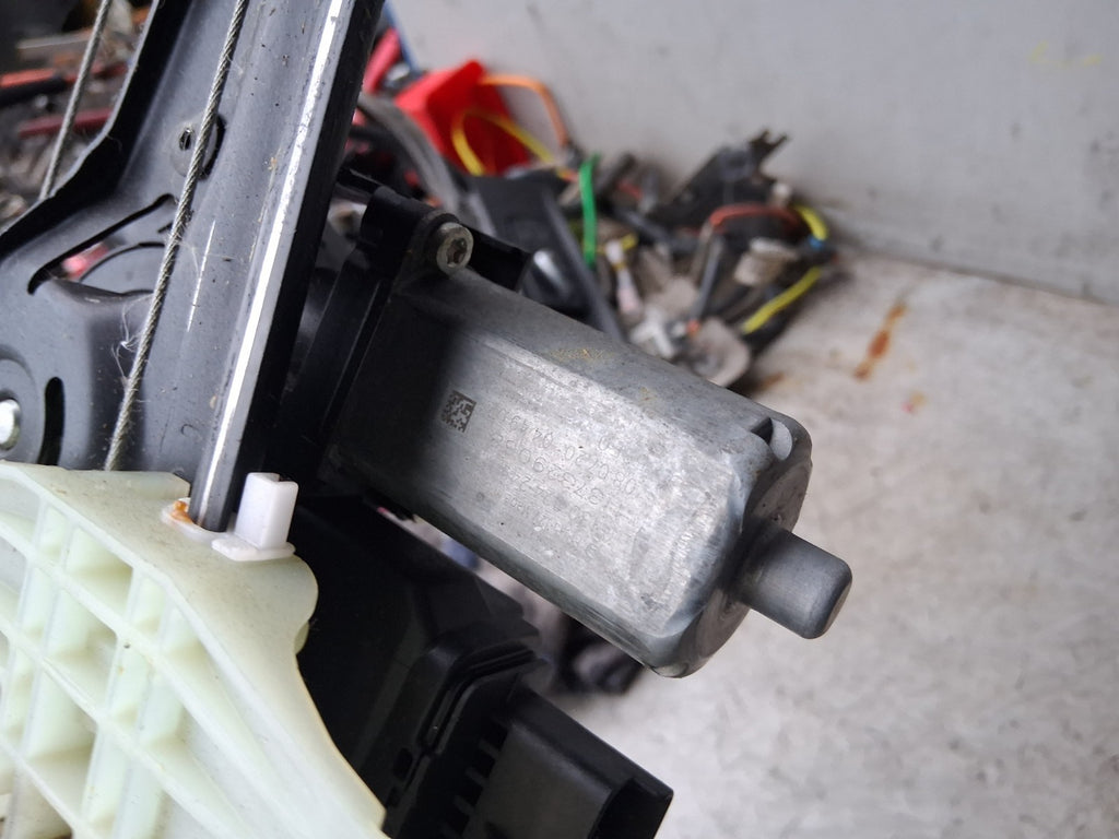 2021 VAUXHALL VIVARO MK3 NSF PASSENGER SIDE WINDOW MOTOR REGULATOR 9829889780