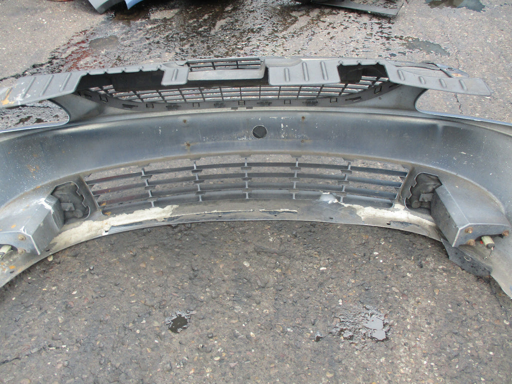 CHRYSLER VOYAGER 2000 FRONT BUMPER COMPLETE GREY DAMGED