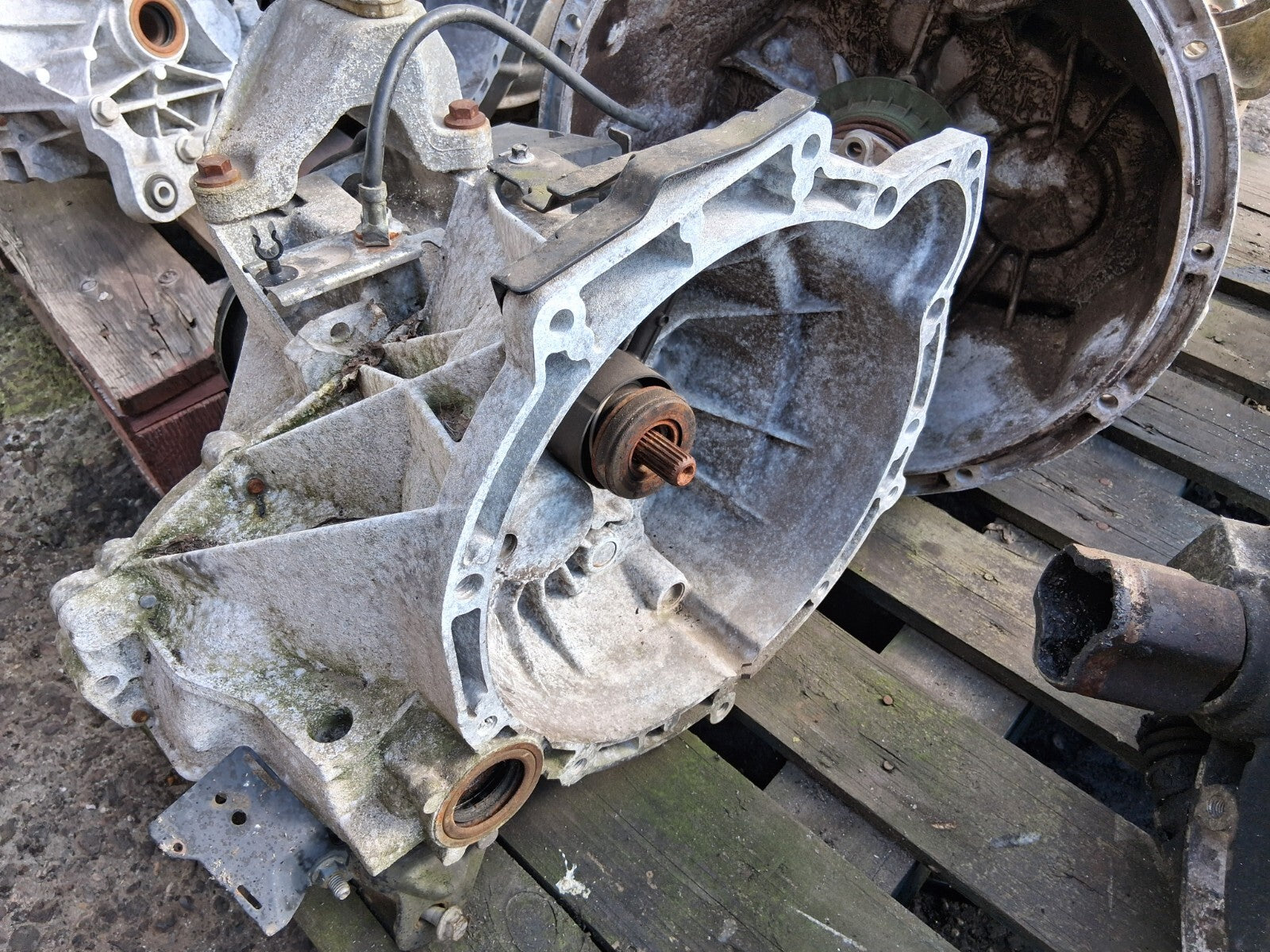 FORD FIESTA MK7 2014 1.2 PETROL 5 SPEED MANUAL GEARBOX 8A6R7002JN