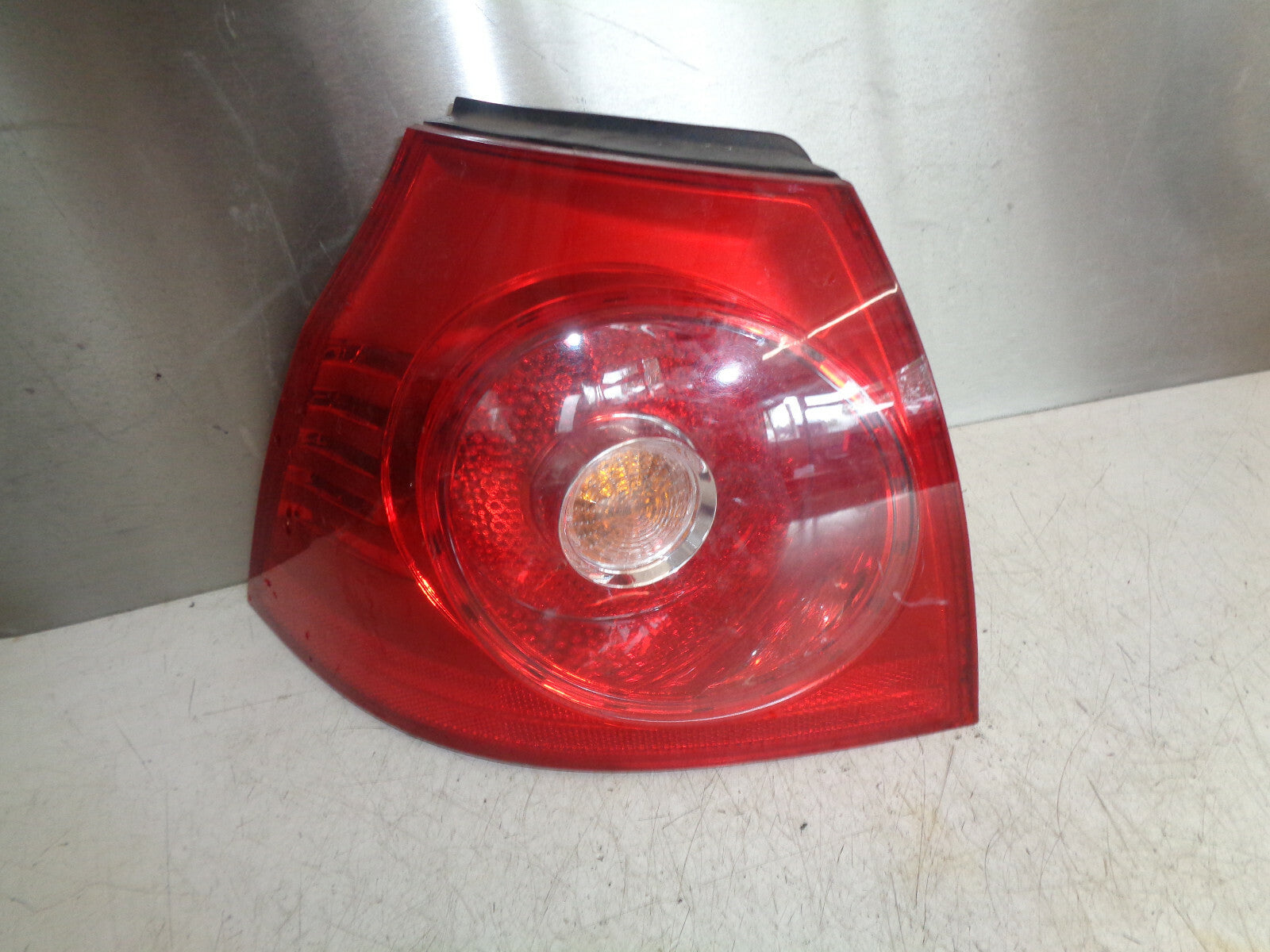 VW VOLKSWAGEN GOLF MK5 NSR PASSENGER SIDE REAR TAIL LIGHT TAIL LAMP
