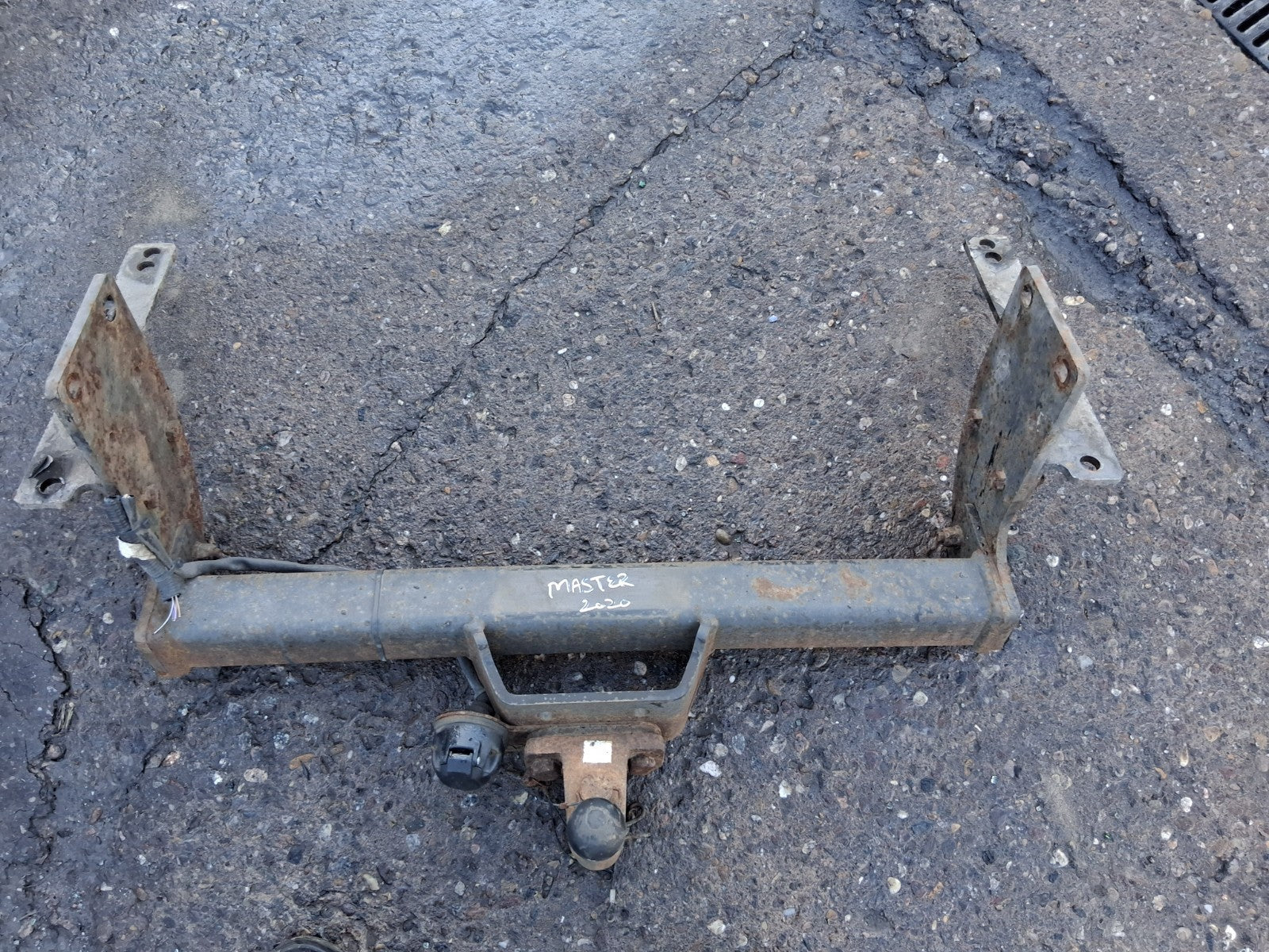 2020 RENAULT MASTER MK3 TOWBAR METAL WITH ELECTRICS