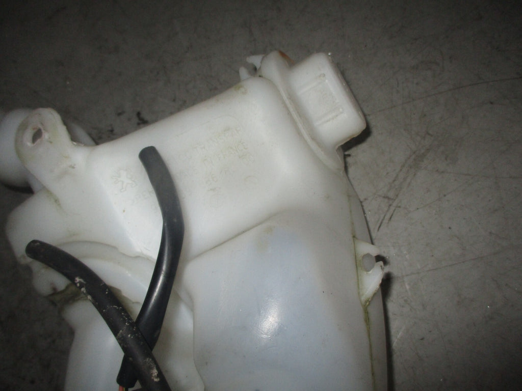 PEUGEOT 208 2017 WNDSCREEN WASHER BOTTLE & PUMP 9683988680