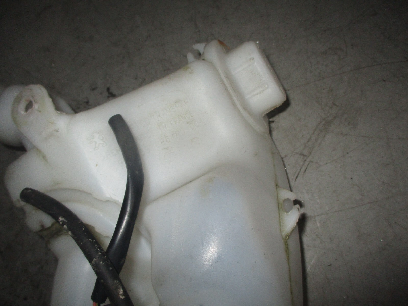 PEUGEOT 208 2017 WNDSCREEN WASHER BOTTLE & PUMP 9683988680