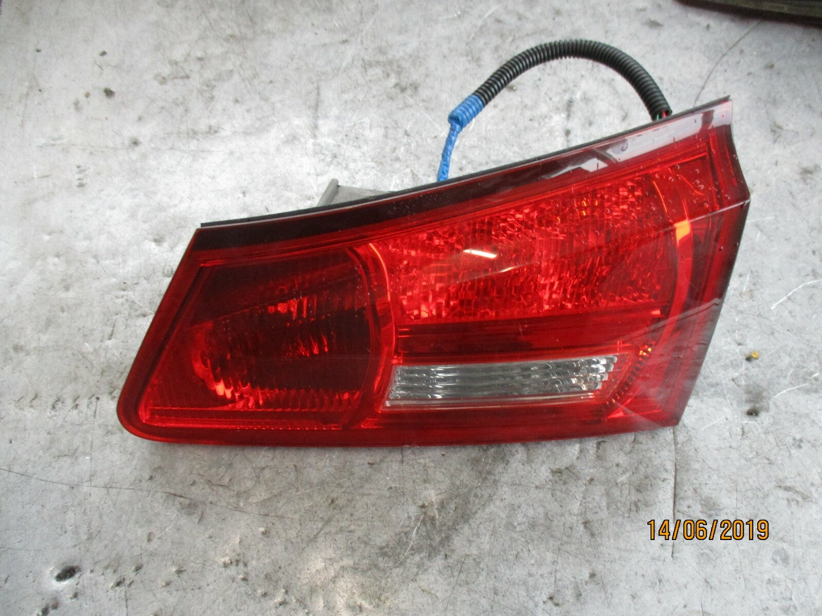 LEXUS IS XE20 OSR DRIVER SIDE REAR INNER TAIL LIGHT