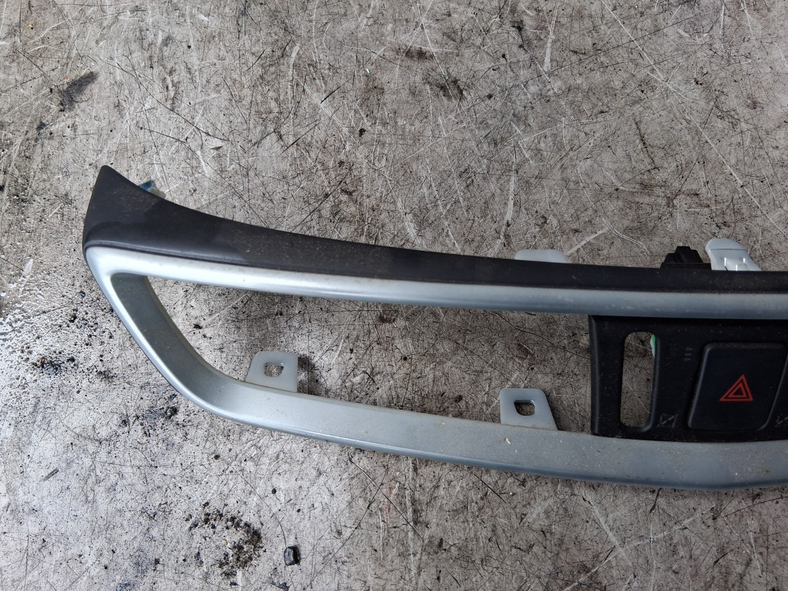 2020 NISSAN QASHQAI J11 MK2 FACELIFT HAZARD SWITCH TRIM PANEL COVER