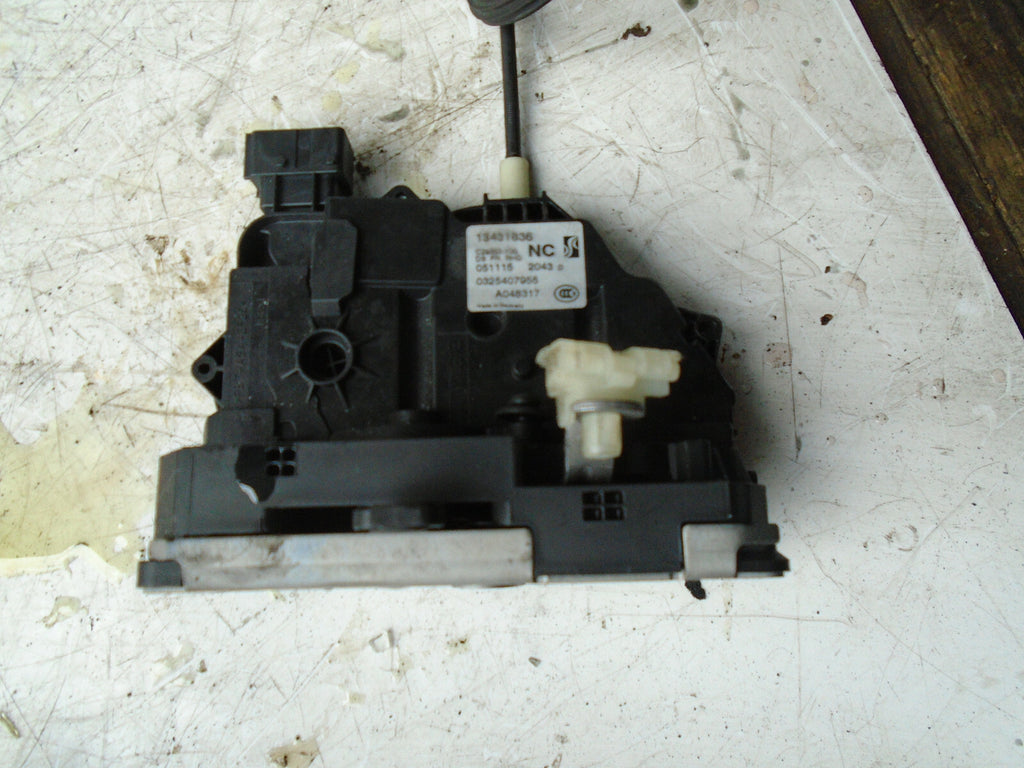 VAUXHALL CORSA E 2015 OSF DRIVER SIDE FRONT DOOR LOCK MECHNAISM 13431836