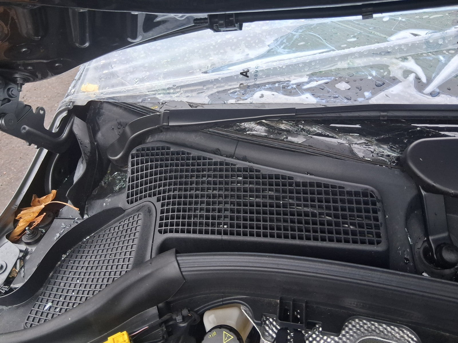 2025 MERCEDES BENZ GLA 180 FACELIFT H247 FRONT WINDSCREEN SCUTTLE PANEL