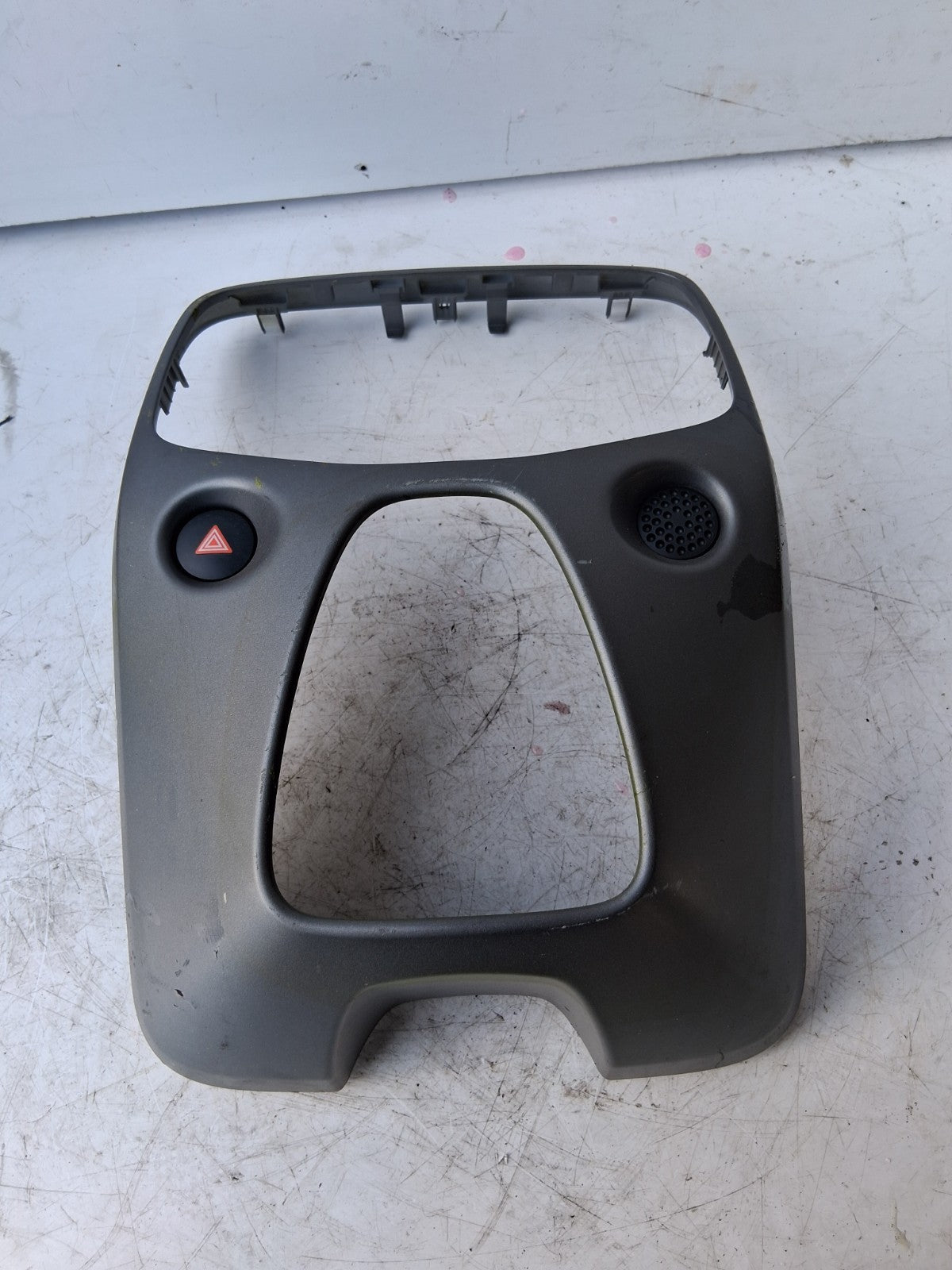 2019 TOYOTA AYGO MK2 FRONT CONSOLE RADIO SURROUND TRIM AC SWITCHES 554050H040