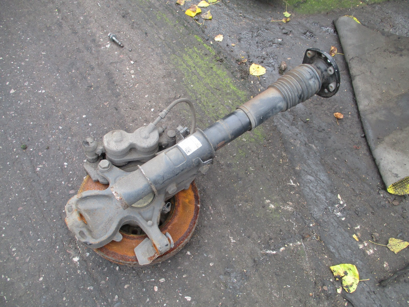 2021 MERCEDES BENZ SPRINTER W907 2.1 DIESEL NSF PASSENGER FRONT SHOCK LEG HUB