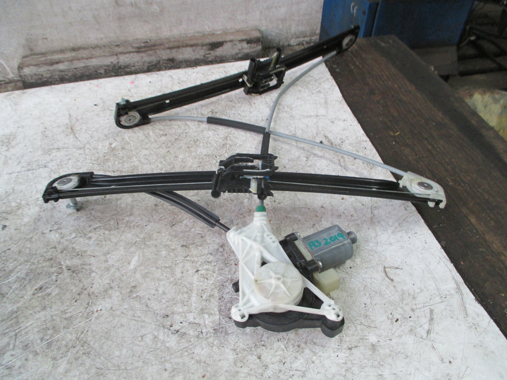 AUDI A3 2019 MK3 OSF DRIVER SIDE FRONT MOTOR REGULATOR 850202099