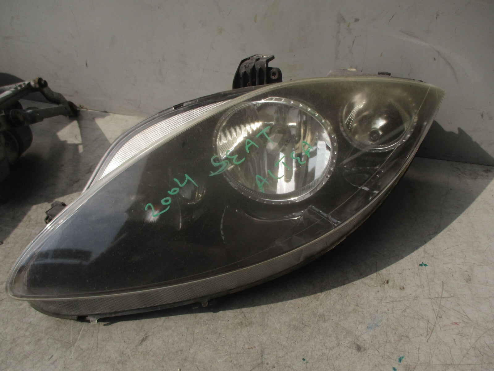 2004 SEAT ALTEA MK1 NSF PASSENGER FRONT LEFT HEADLIGHT HEAD LAMP 89309830