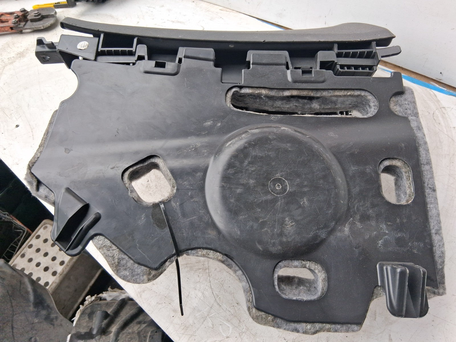 2013 VAUXHALL ASTRA J FRONT STORAGE COMPARTMENT GLOVEBOX 13373797