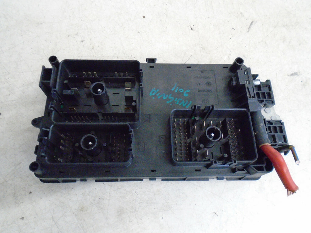 VAUXHALL INSIGNIA MK1 2011 2.0 CDTI UNDER BONNET FUSE BOX RELAY 13275881