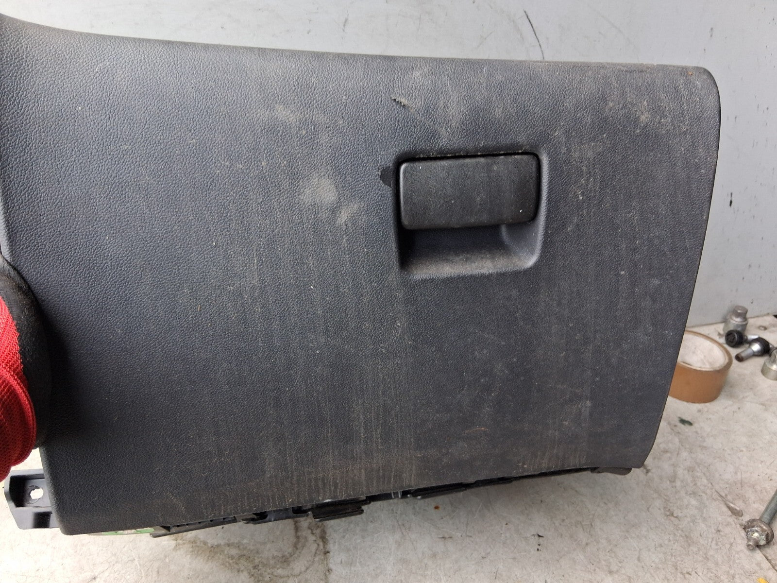 2012 VAUXHALL ASTRA J GLOVE BOX FRONT STORAGE COMPARTMENT 13262608