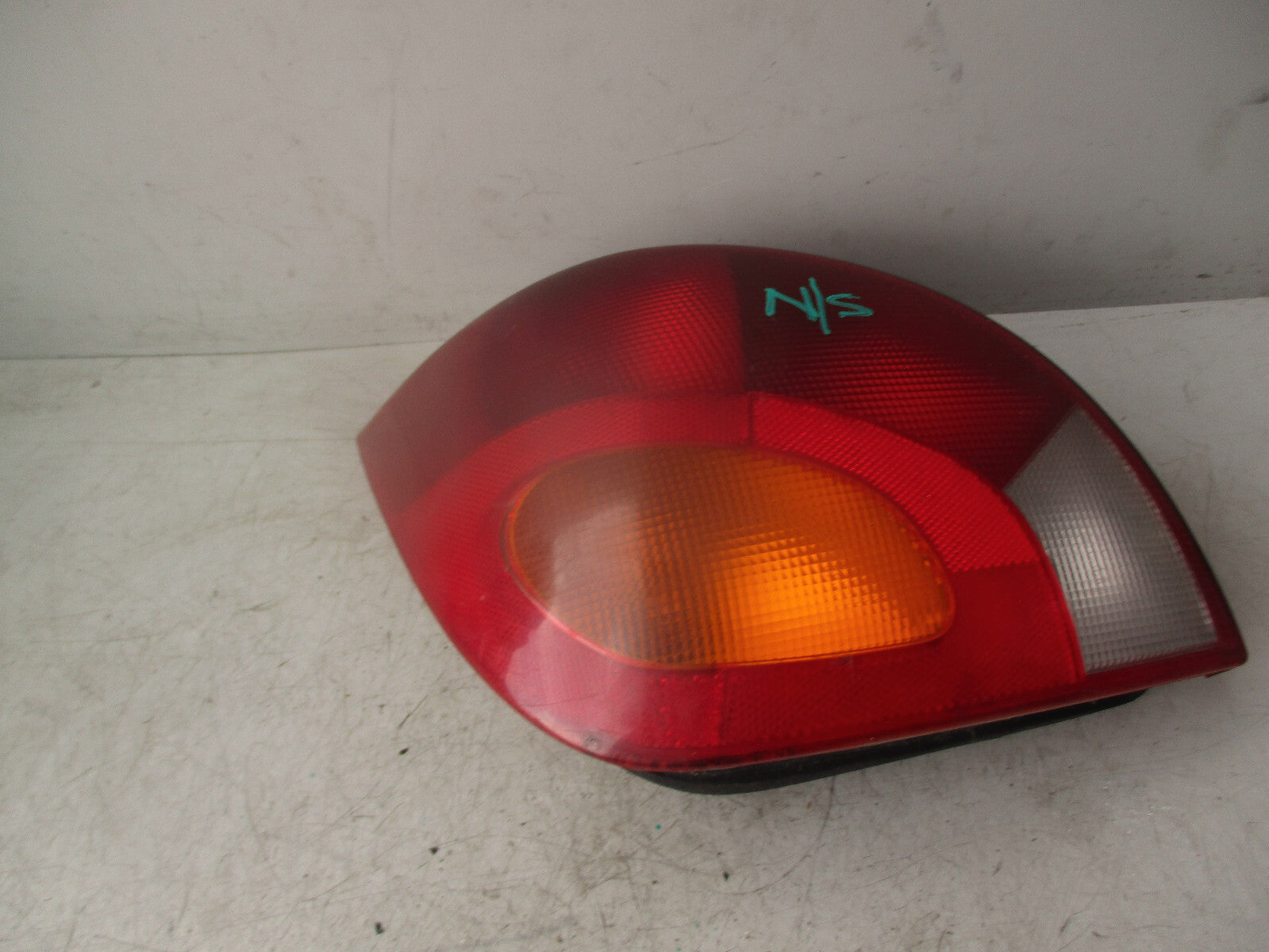 2001 FORD FIESTA NSR PASSENGER SIDE LEFT REAR TAIL LIGHT TAIL LAMP 96FG13N004