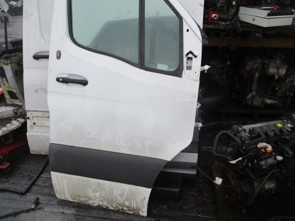 2020 MERCEDES BENZ SPRINTER W907 OSF DRIVER SIDE FRONT BARE DOOR WHITE