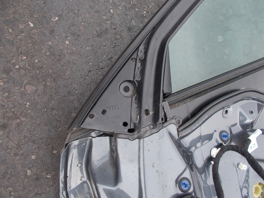 AUDI A3 8P FRONT OS/ DRIVER SIDE DOOR WITH DOOR CARD 8P4837630