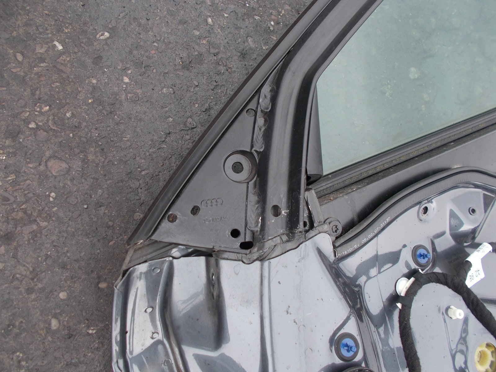 AUDI A3 8P FRONT OS/ DRIVER SIDE DOOR WITH DOOR CARD 8P4837630
