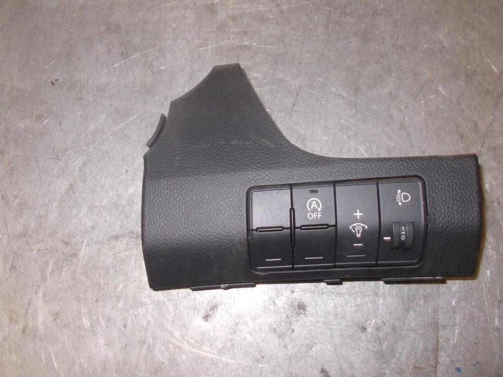 HYUNDAI i30 GD 2015 MK2 HEADLIGHT CONTROL SWITCHES & DASHBOARD TRIM 84730A6900RY