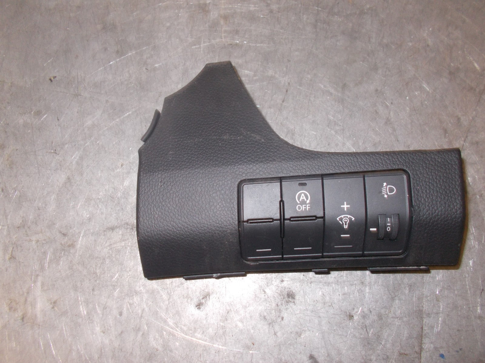 HYUNDAI i30 GD 2015 MK2 HEADLIGHT CONTROL SWITCHES & DASHBOARD TRIM 84730A6900RY