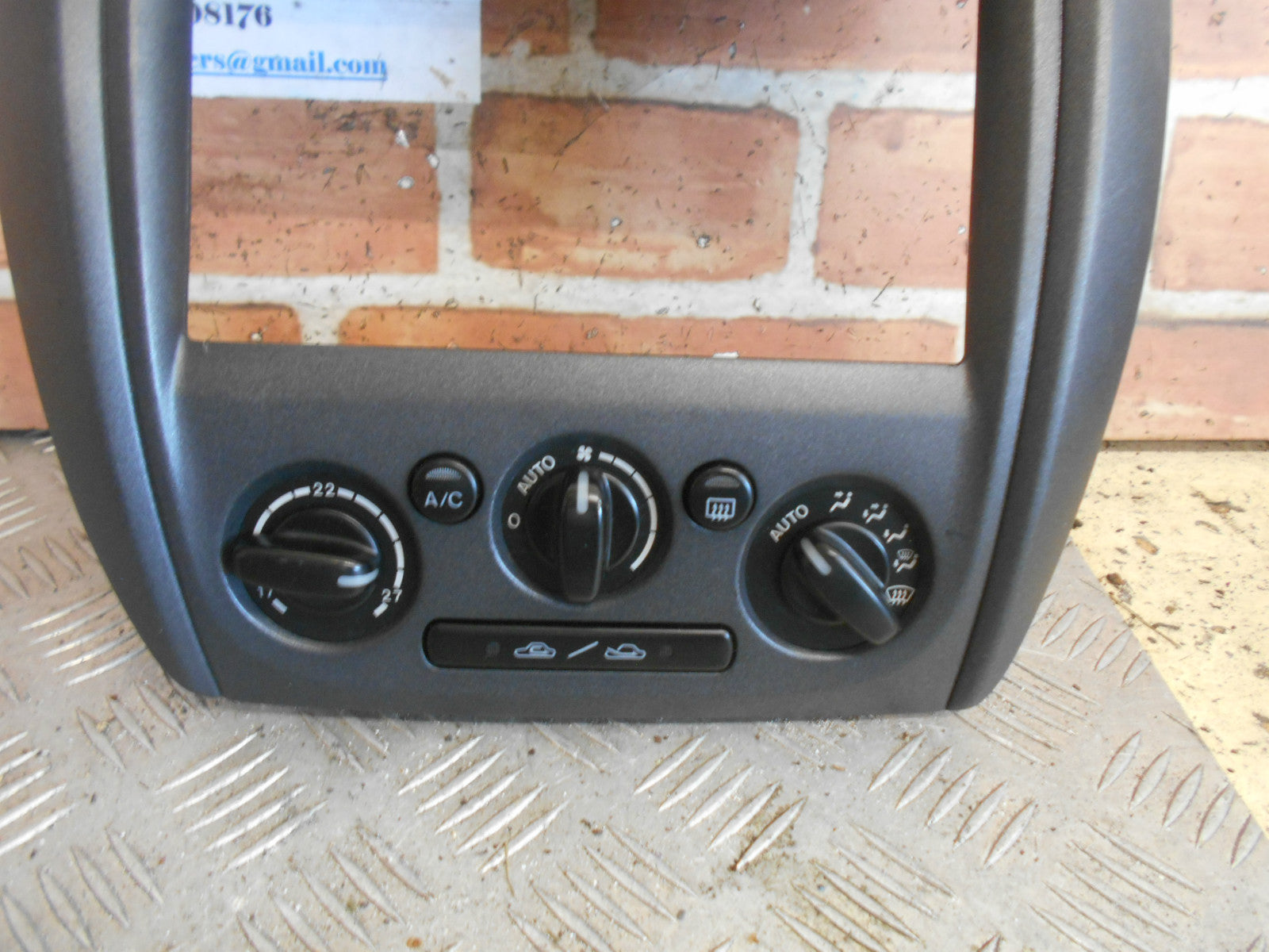 MAZDA 323 2003 A/C AIR CON HEATER CONTROL UNIT PANEL TRIM SURROUND BLACK