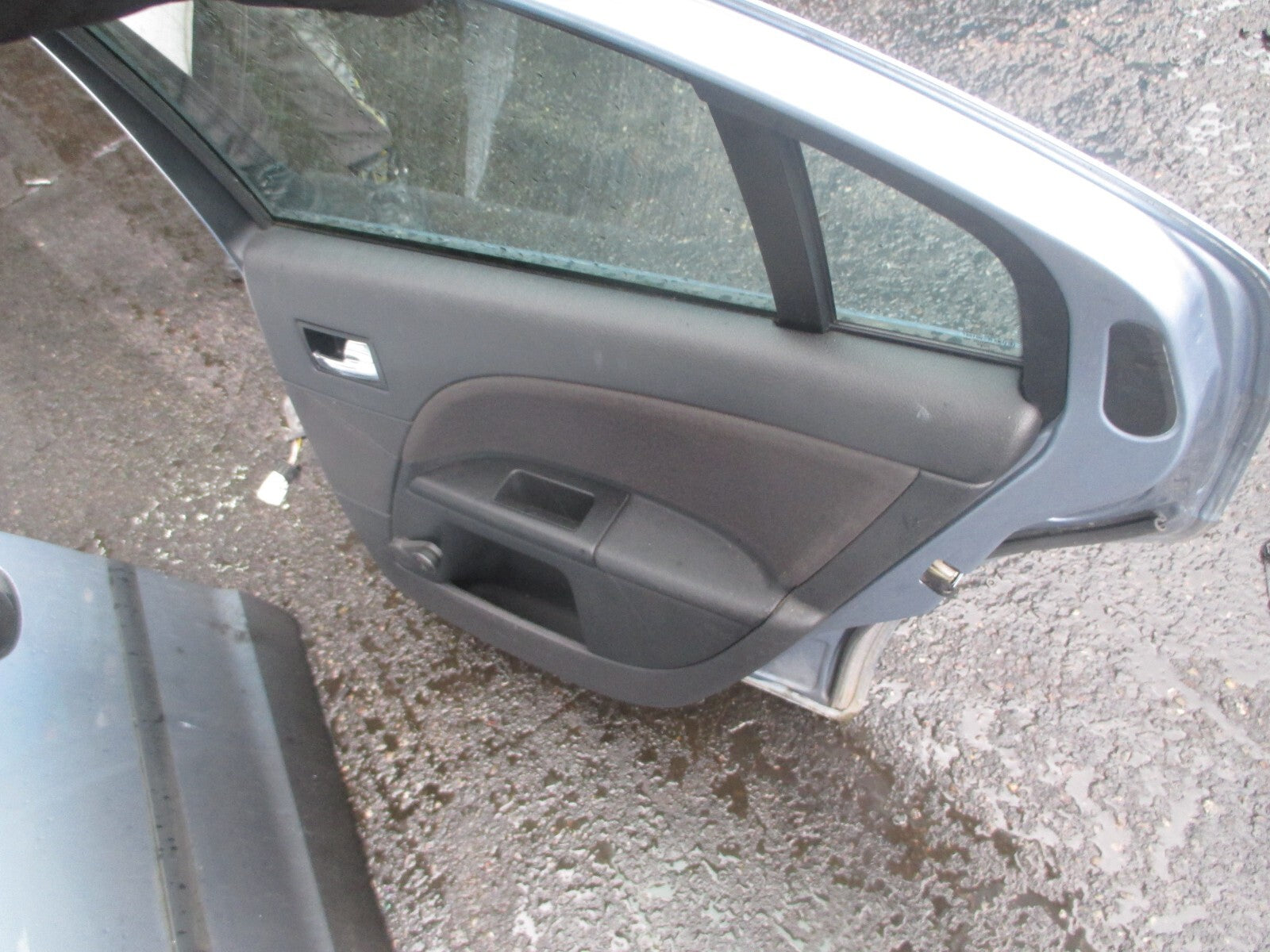 FORD MONDEO MK3 2005 OSR DRIVER SIDE REAR COMPLETE DOOR SILVER BLUE