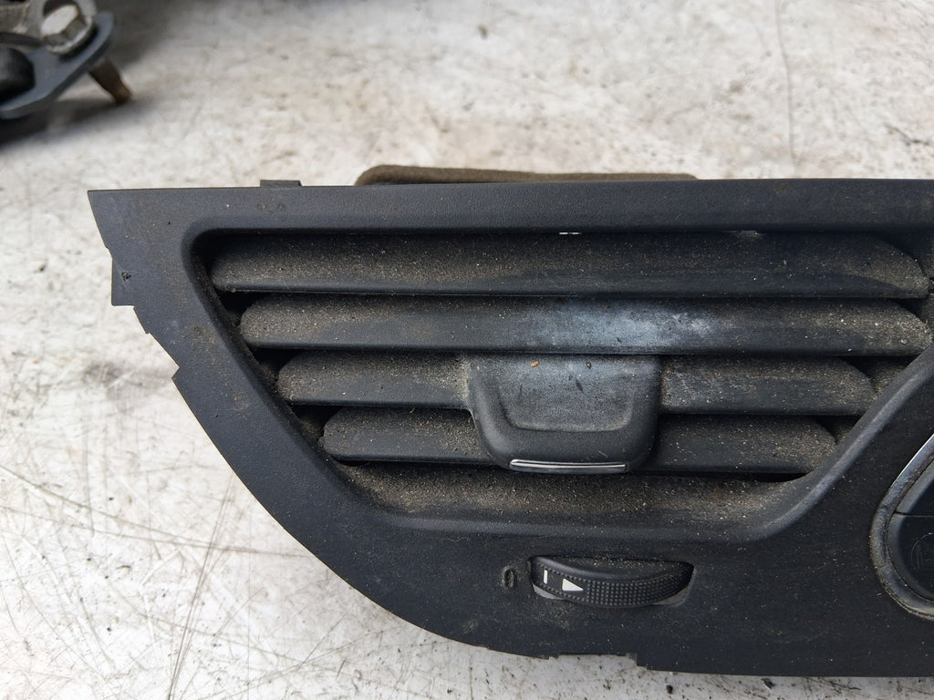 2016 VAUXHALL CORSA E FRONT DASH CENTER BOTH AIR VENT WITH HAZARD SWITCH