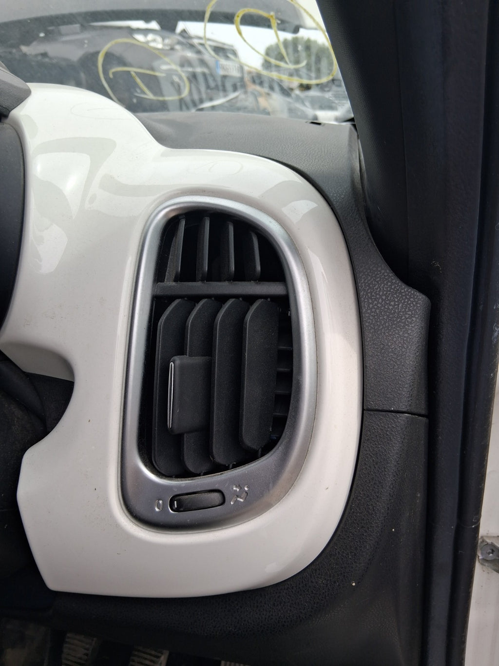 2019 FIAT 500L URBAN HATCH OS DRIVER SIDE FRONT INTERIOR AIR VENT