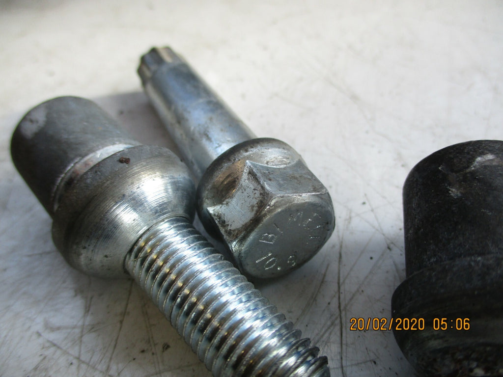 MERCEDES CLC CLASS CL203 2010 LOCKING WHEEL NUTS BOLTS x4 WITH KEY