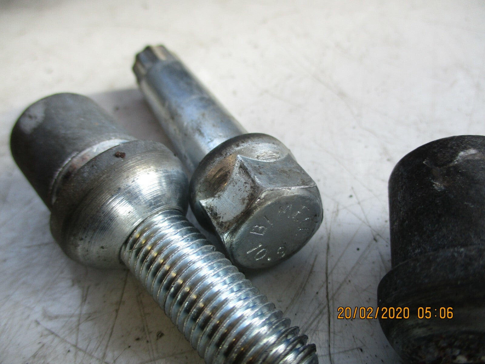 MERCEDES CLC CLASS CL203 2010 LOCKING WHEEL NUTS BOLTS x4 WITH KEY