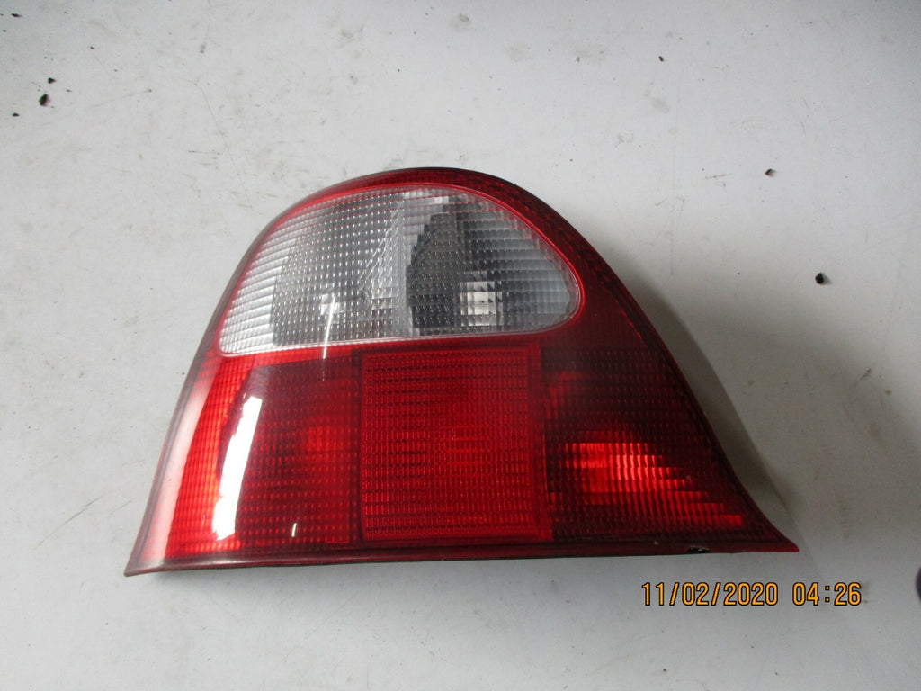 ROVER MG ZR 5 DOOR HATCHBACK NSR PASSENGER SIDE REAR BRAKE TAIL LIGHT CLUSTER