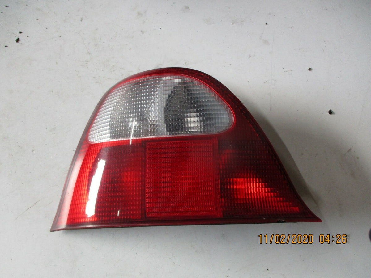 ROVER MG ZR 5 DOOR HATCHBACK NSR PASSENGER SIDE REAR BRAKE TAIL LIGHT CLUSTER