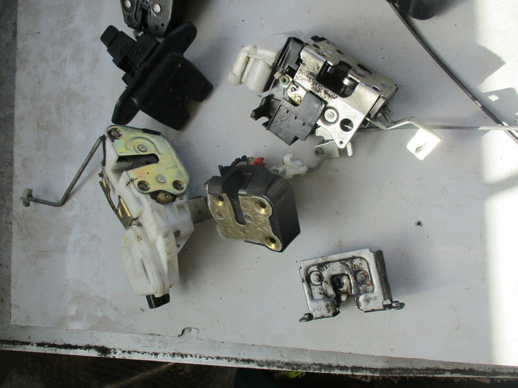 UNKNOWN CAR DOOR & BOOTLID TAILGATE LOCK MECHS JOB LOT