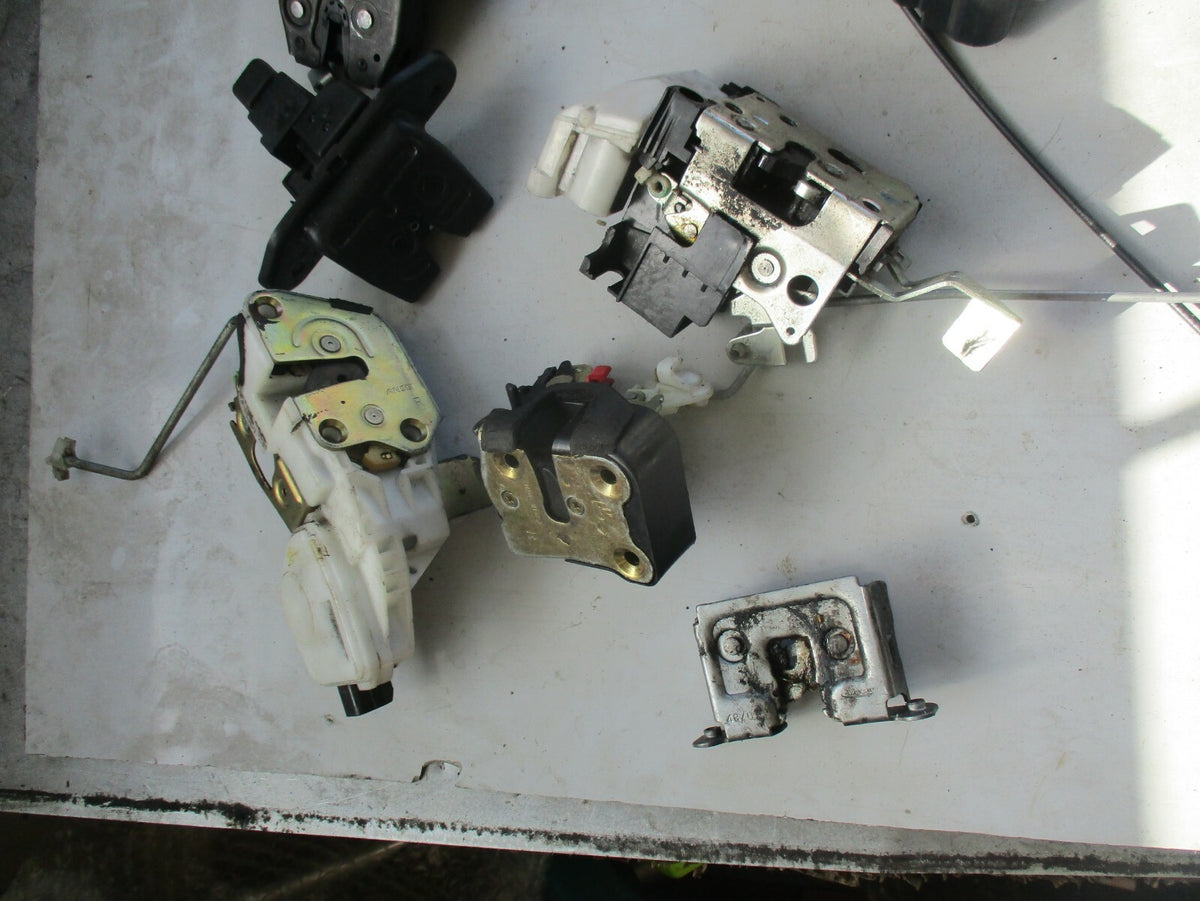 UNKNOWN CAR DOOR & BOOTLID TAILGATE LOCK MECHS JOB LOT