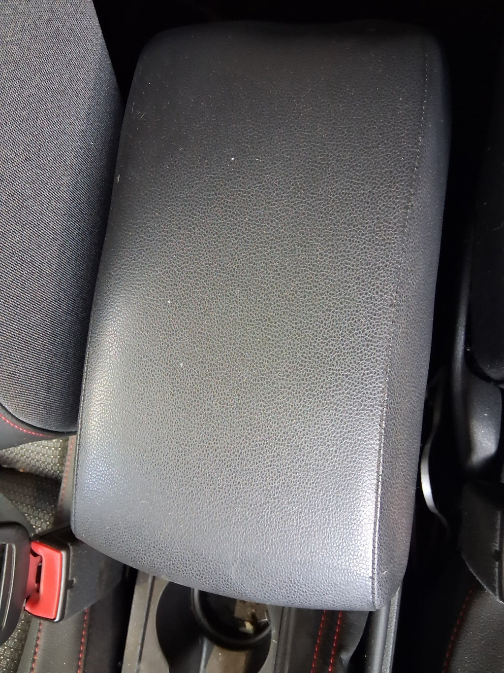 2015 SEAT LEON FR MK3 CENTRE CONSOLE MIDDLE ARMREST ONLY