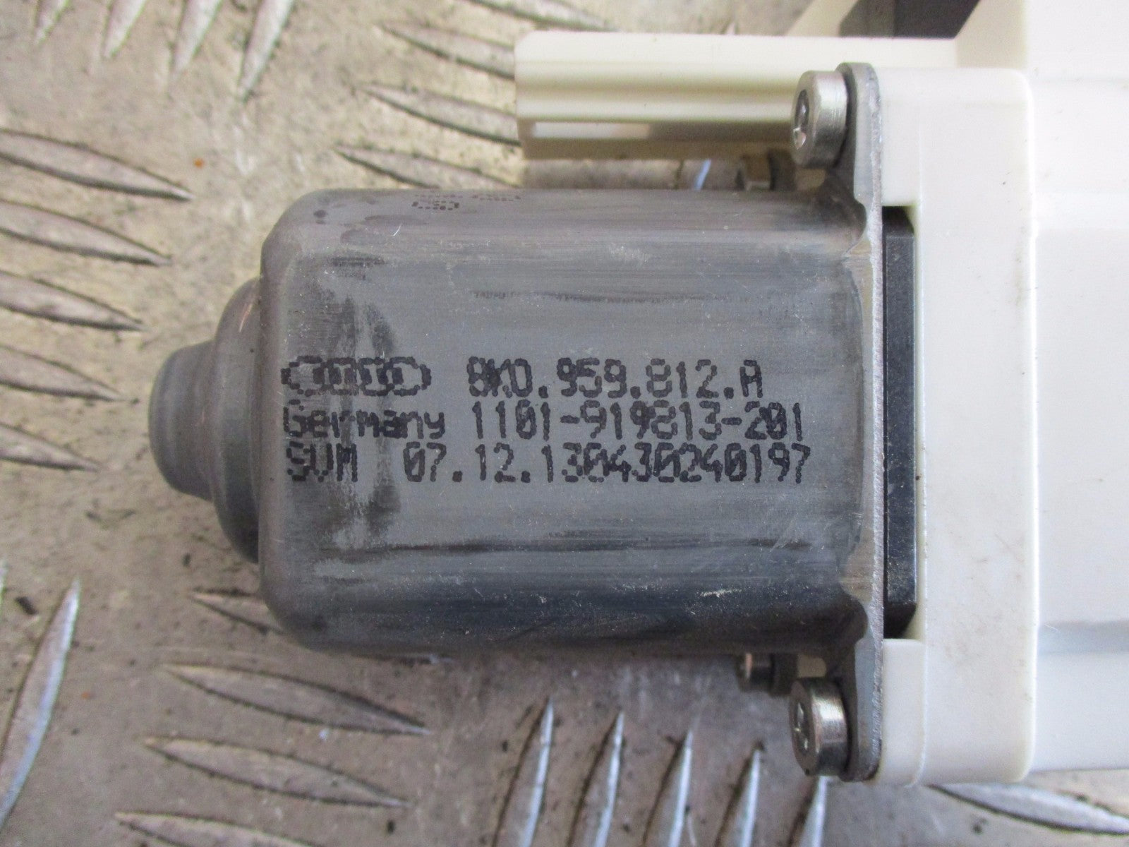 AUDI A1 2013 5 DOOR OSR DRIVER SIDE REAR WINDOW MOTOR 8K0959812A