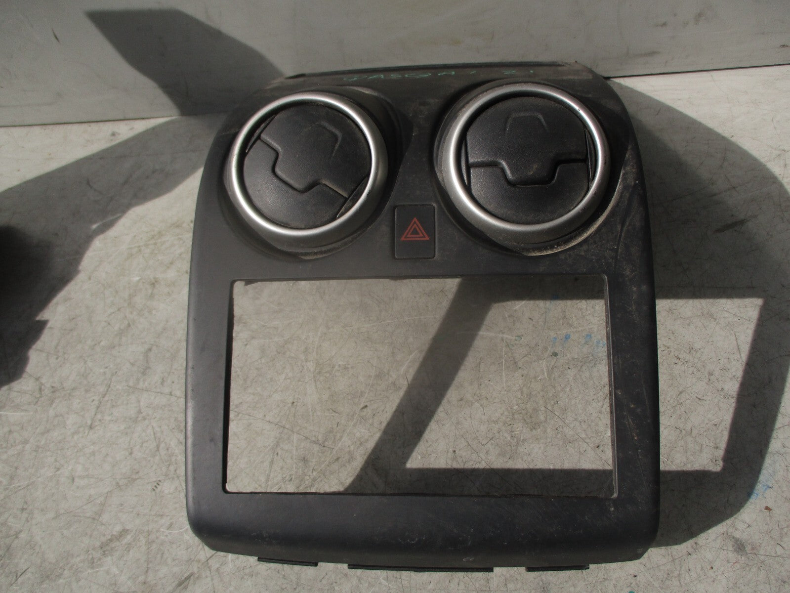 2012 NISSAN QASHQAI J10 CENTRE HEATER AIR VENTS SURROUND TRIM PANEL P10381A77100
