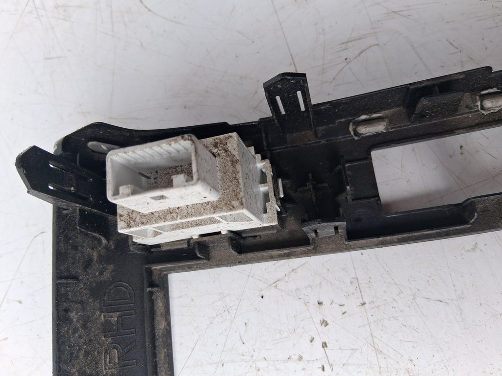 TOYOTA ESTIMA MK3 2013 DASH HAZARD SWITCH PANEL / CENTRE CONSOLE TRIM 5542028330