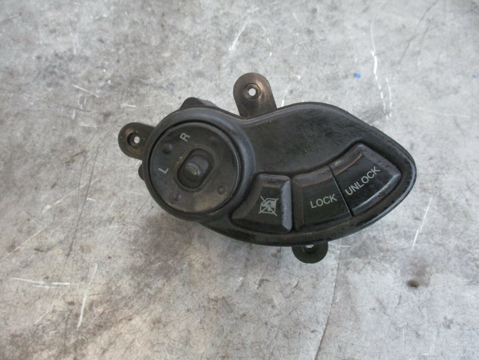 HYUNDAI SANTA FE MK1 WING MIRROR CONTROL SWITCH 93530 26500