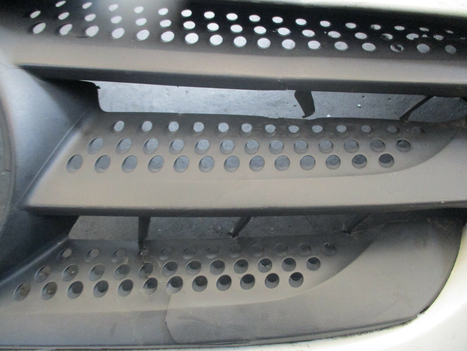 MERCEDES CITAN 2013 FRONT GRILLE WHITE GRILL