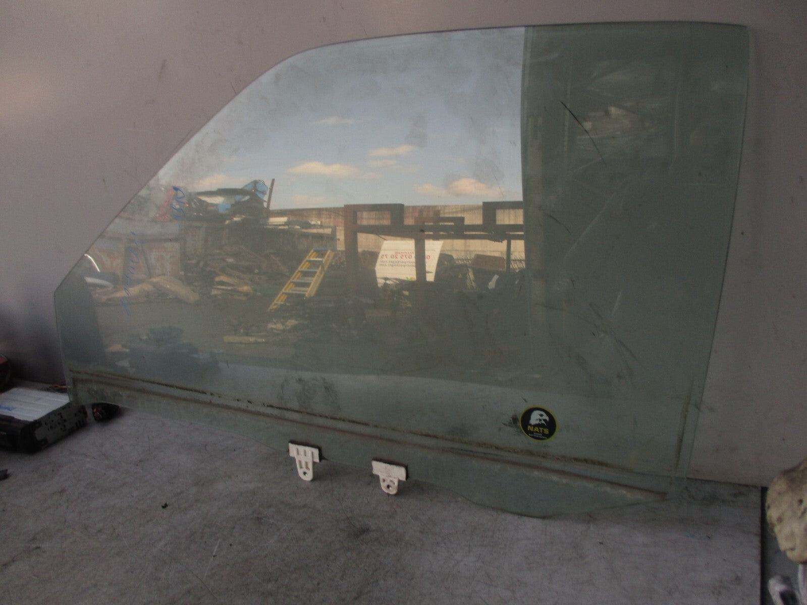 2002 NISSAN NAVARA D22 NSF PASSENGER FRONT WINDOW GLASS