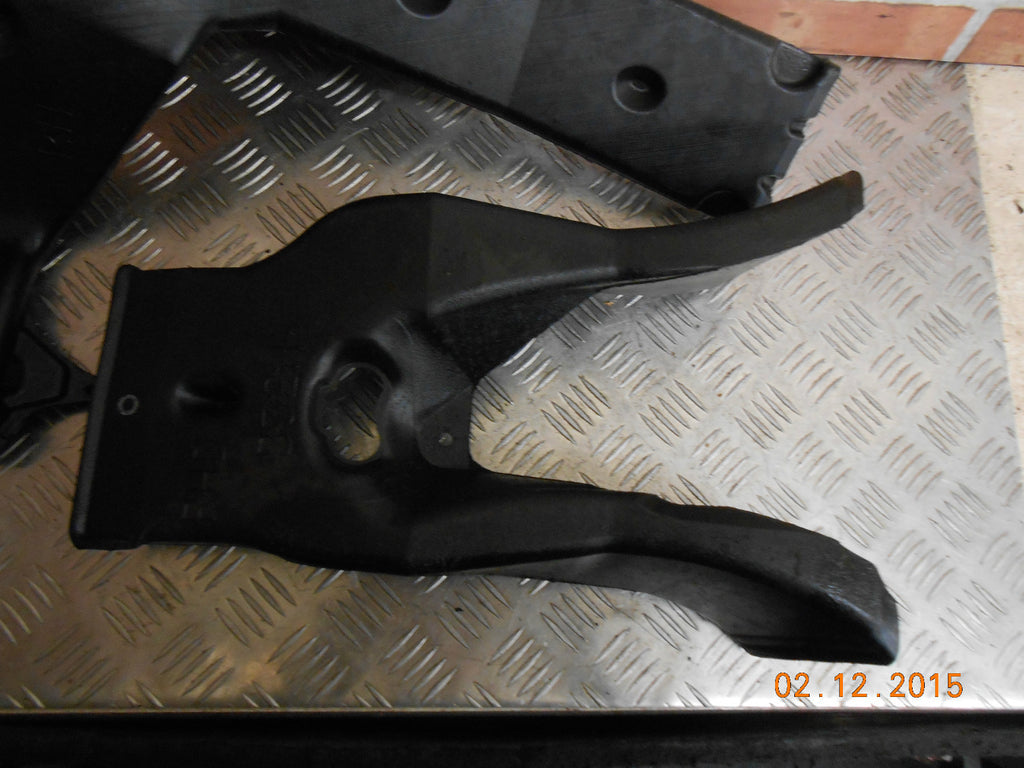 MAZDA 3 BK 2005 1.6 DI INTERIOR FLOOR AIR BLOWER DUCT CHANNELS B32H61 271